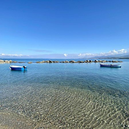 Appartamenti La Baia Del Rais Falcone Bagian luar foto